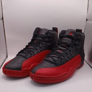 NEW Nike Air Jordan 12 Retro Black/Red Sneakers Mens Size 10 US CT8013-002